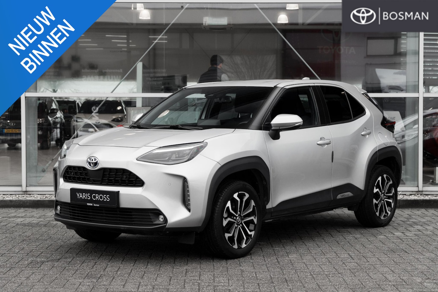 Toyota Yaris Cross - 1.5 Hybrid AWD l PDC - AutoWereld.nl