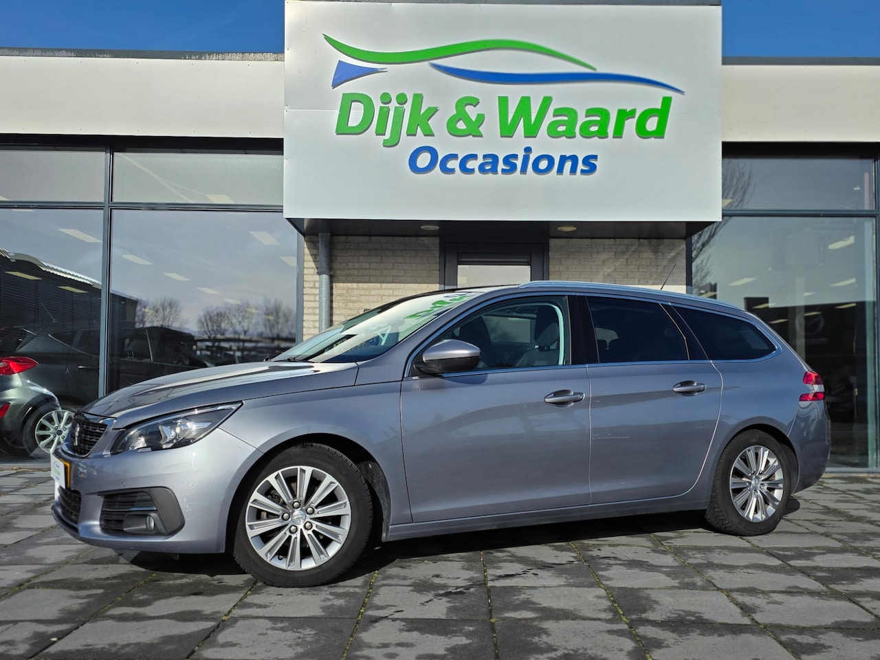 Peugeot 308 SW - 1.2 PureTech Blue Lease Premium – Panoramadak – Cruise – NAP – Ruime gezinsauto - AutoWereld.nl