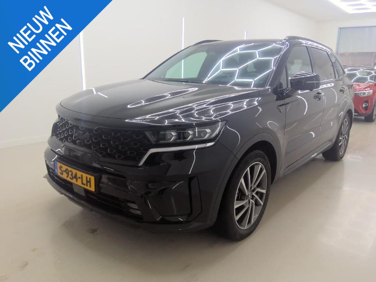 Kia Sorento - 1.6 T-GDI PLUG-IN HYBRID 4WD EXECUTIVELINE 7-PERS I TREKHAAK I LEDEREN BEKLEDING I SCHUIFD - AutoWereld.nl
