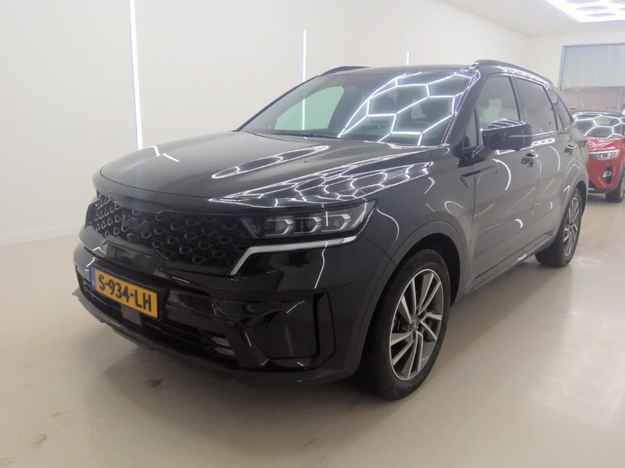 Kia Sorento - 1.6 T-GDI PLUG-IN HYBRID 4WD EXECUTIVELINE 7-PERS I TREKHAAK I LEDEREN BEKLEDING I SCHUIFD - AutoWereld.nl