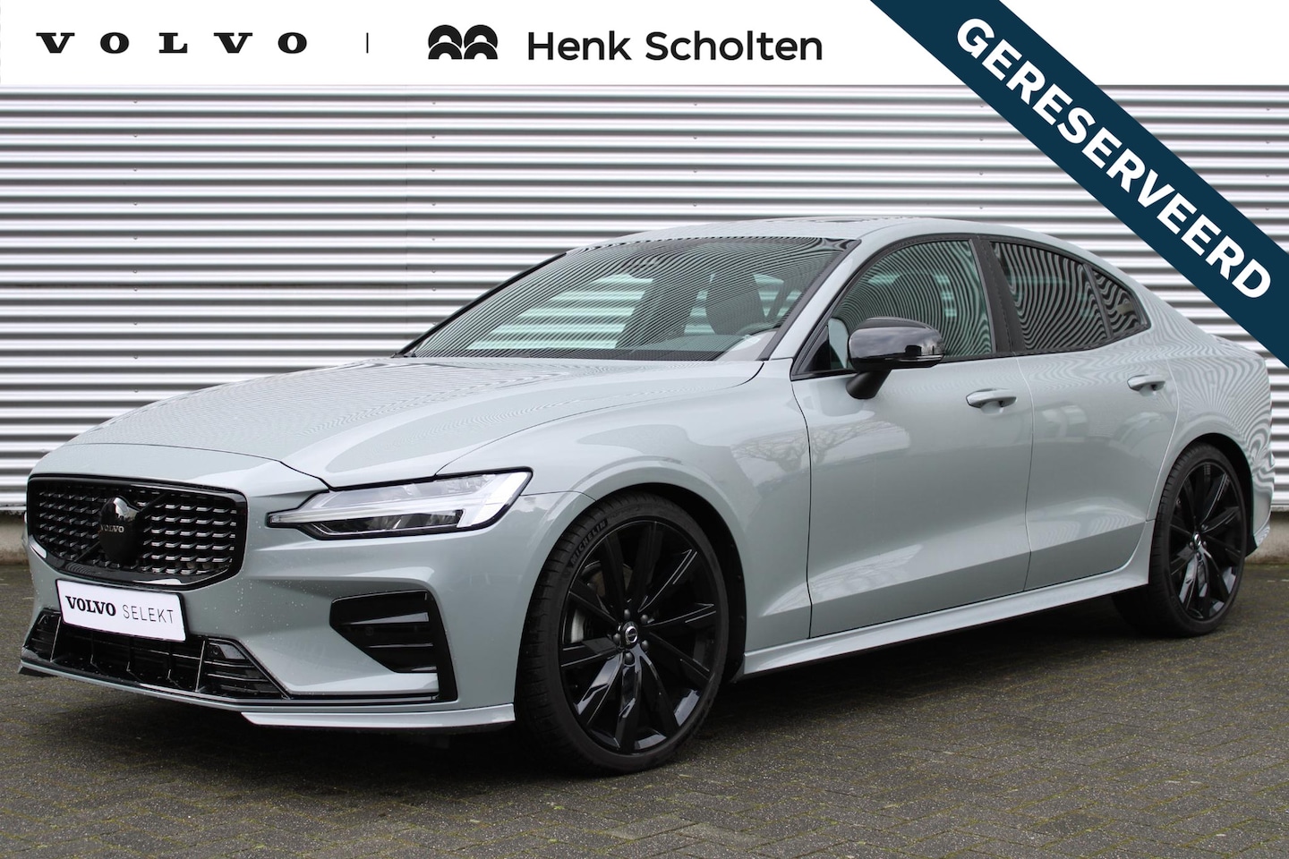 Volvo S60 - 2.0 B4 Mild Hybrid Plus Dark | Sportchassis (15mm Verlaagd) | 20 Inch Lichtmetalen Velgen - AutoWereld.nl
