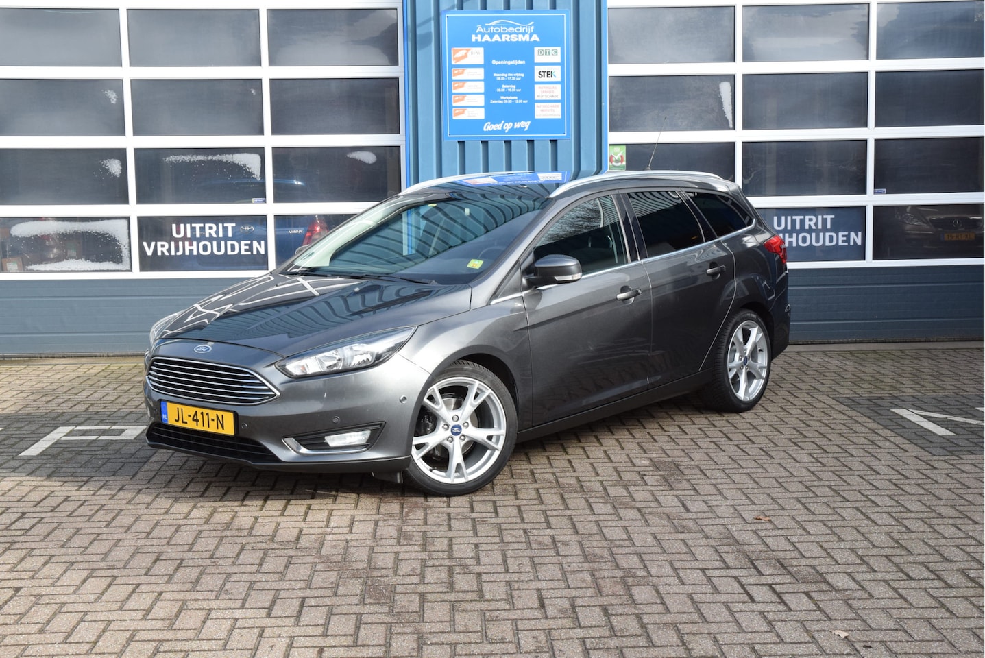 Ford Focus Wagon - 1.0 Titanium NIEUWE DISTIBUTIERIEM - NIEUWE APK - AutoWereld.nl