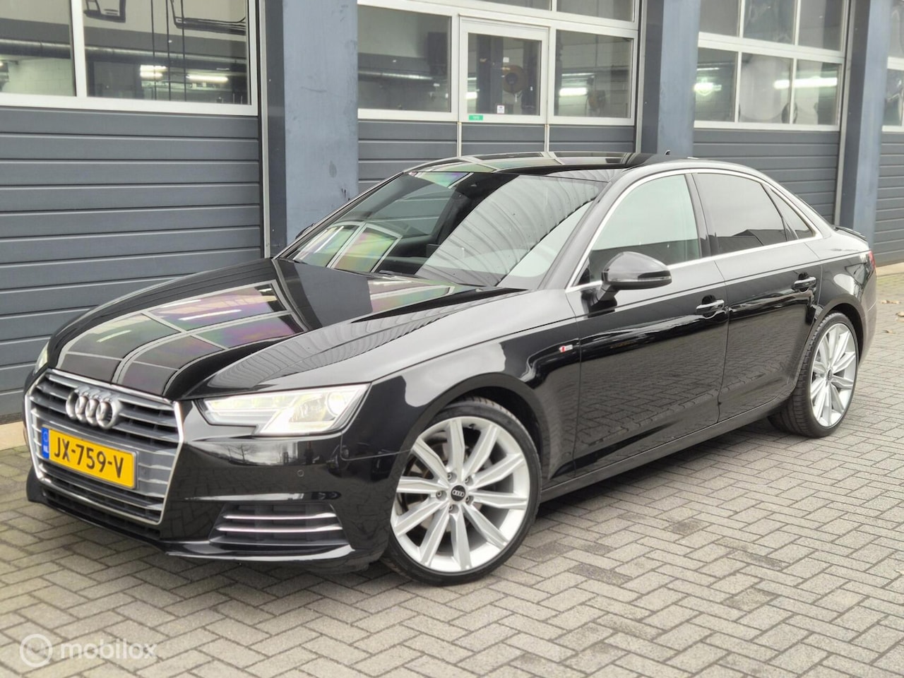 Audi A4 Limousine - 2.0 TFSI Ultra S-line Sport | LEDER | 19'' | NAVI | PDC | - AutoWereld.nl