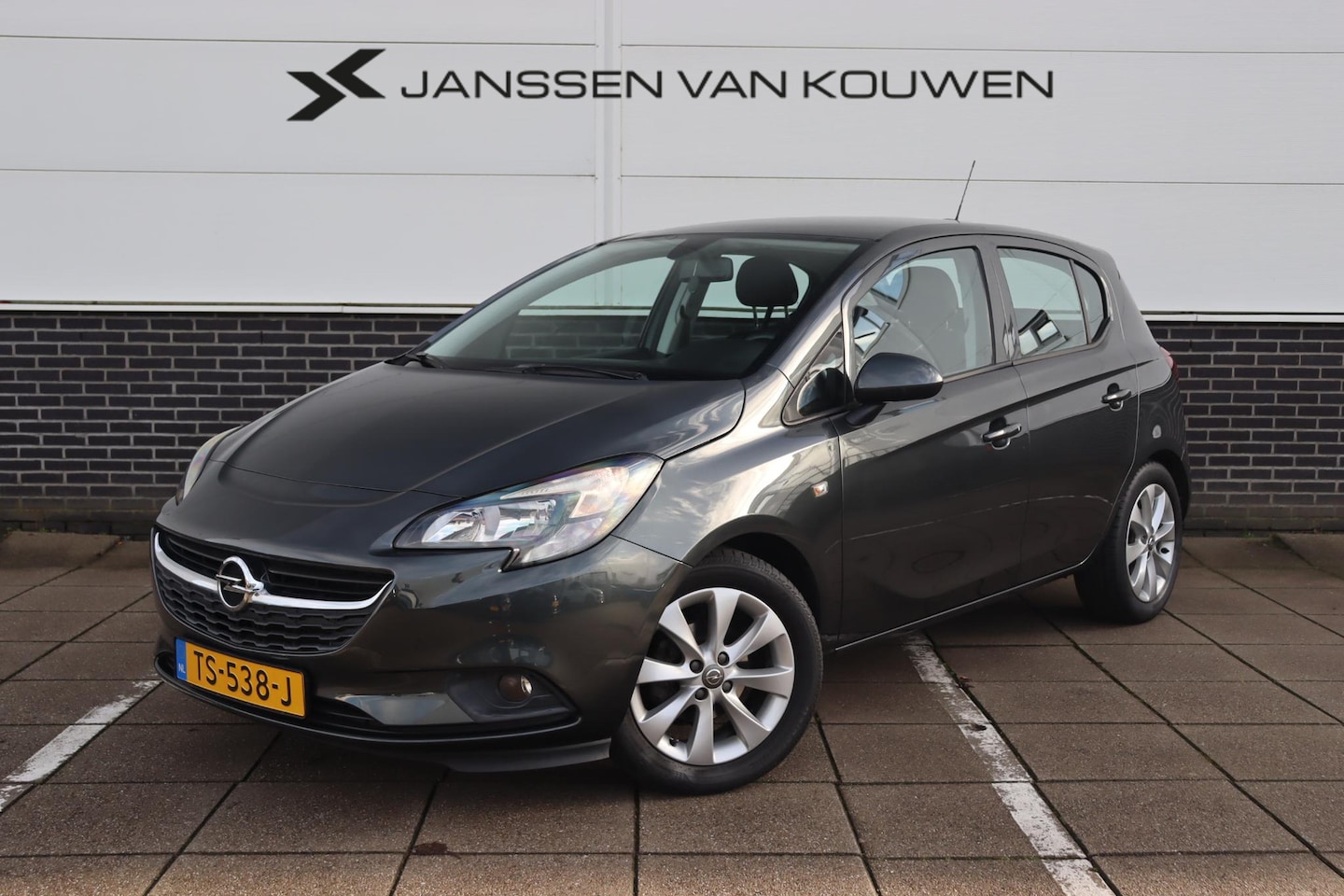 Opel Corsa - 1.4 Favourite Apple Carplay LM Velgen Cruise Control - AutoWereld.nl