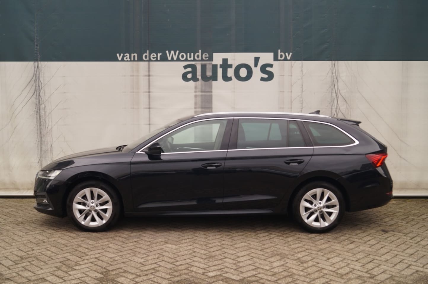 Skoda Octavia Combi - 1.0 e-TSI 110pk DSG Business Edition Plus -NAVI-TREKHAAK- - AutoWereld.nl