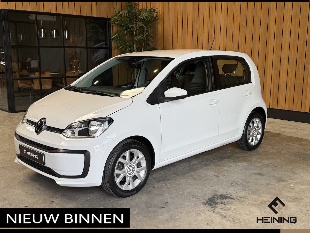 Volkswagen Up! - 1.0 BMT move up! Airco. Bluetooth. Lichtmetaal. Hollandse auto met NAP - AutoWereld.nl