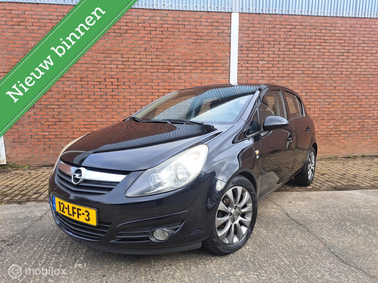 Opel Corsa - 1.2-16V '111' Edition 1.2-16V '111' Edition - AutoWereld.nl