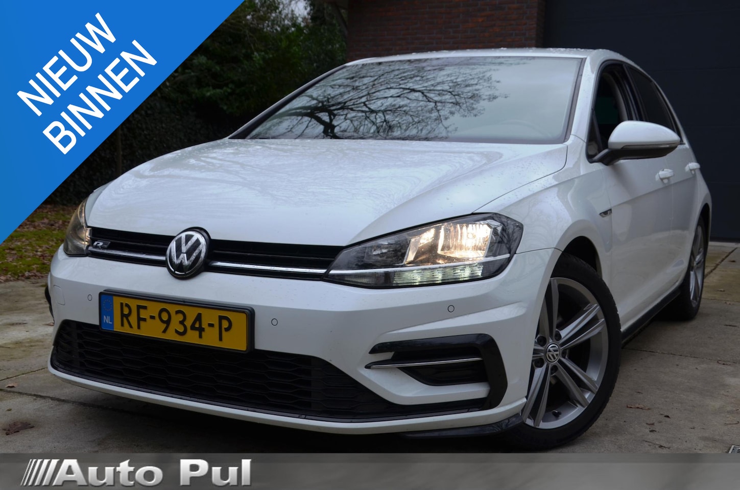 Volkswagen Golf - 1.5 TSI Highline Business R Automaat/Airco/Navi/Cr-Controle/Pdc/Privacy-Glass/Digitaal-Ins - AutoWereld.nl
