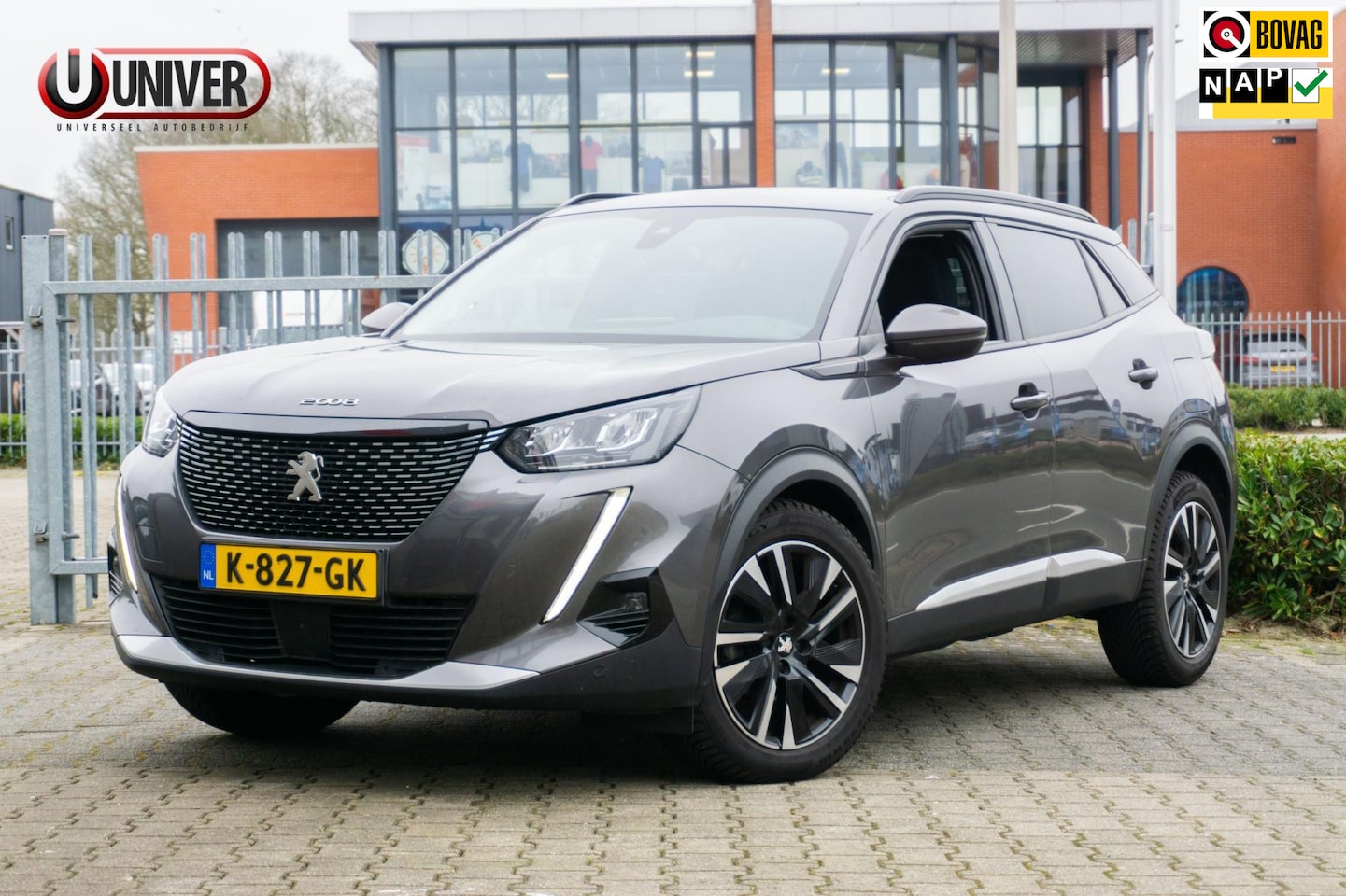 Peugeot 2008 - 1.2 PureTech Blue Lease Allure CAMERA/CARPLAY/CRUISE - AutoWereld.nl