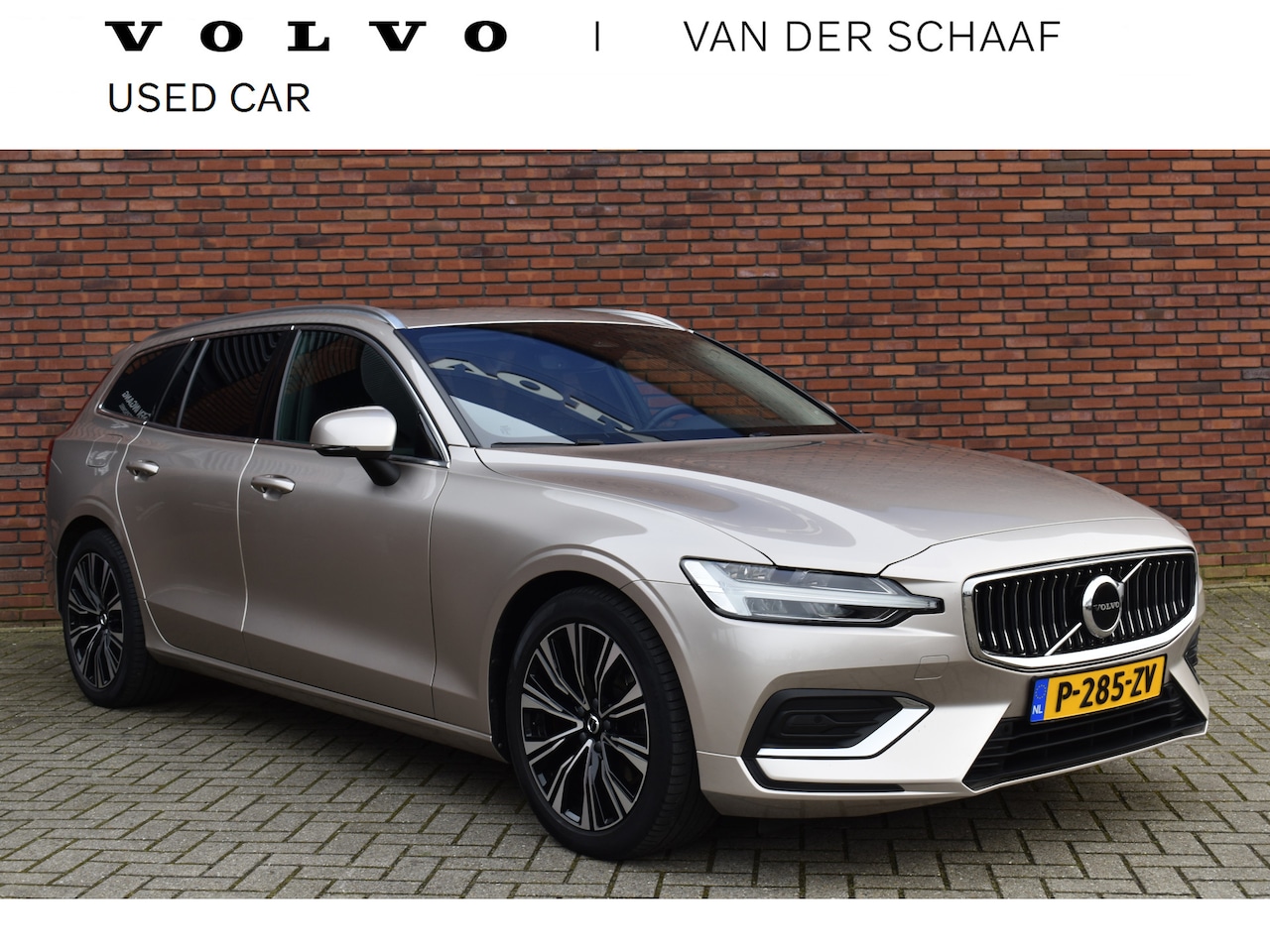 Volvo V60 - B3 177PK Plus Bright | Schuif-kanteldak | Trekhaak | Harman/Kardon | - AutoWereld.nl