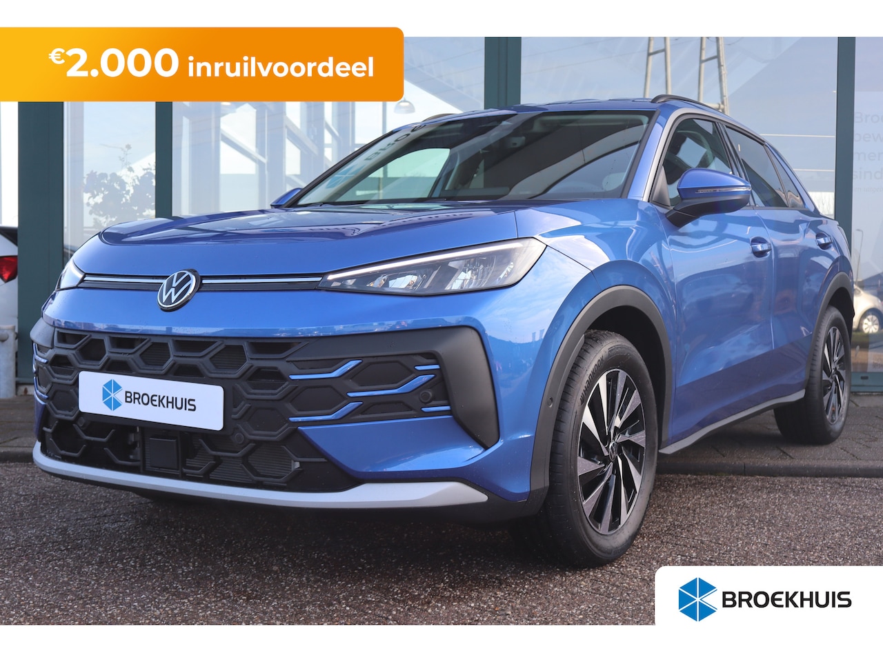 Volkswagen T-Roc - Life First Edition Inclusief €2000,- inruilvoordeel | 'App-Connect' draadloze smartphone i - AutoWereld.nl