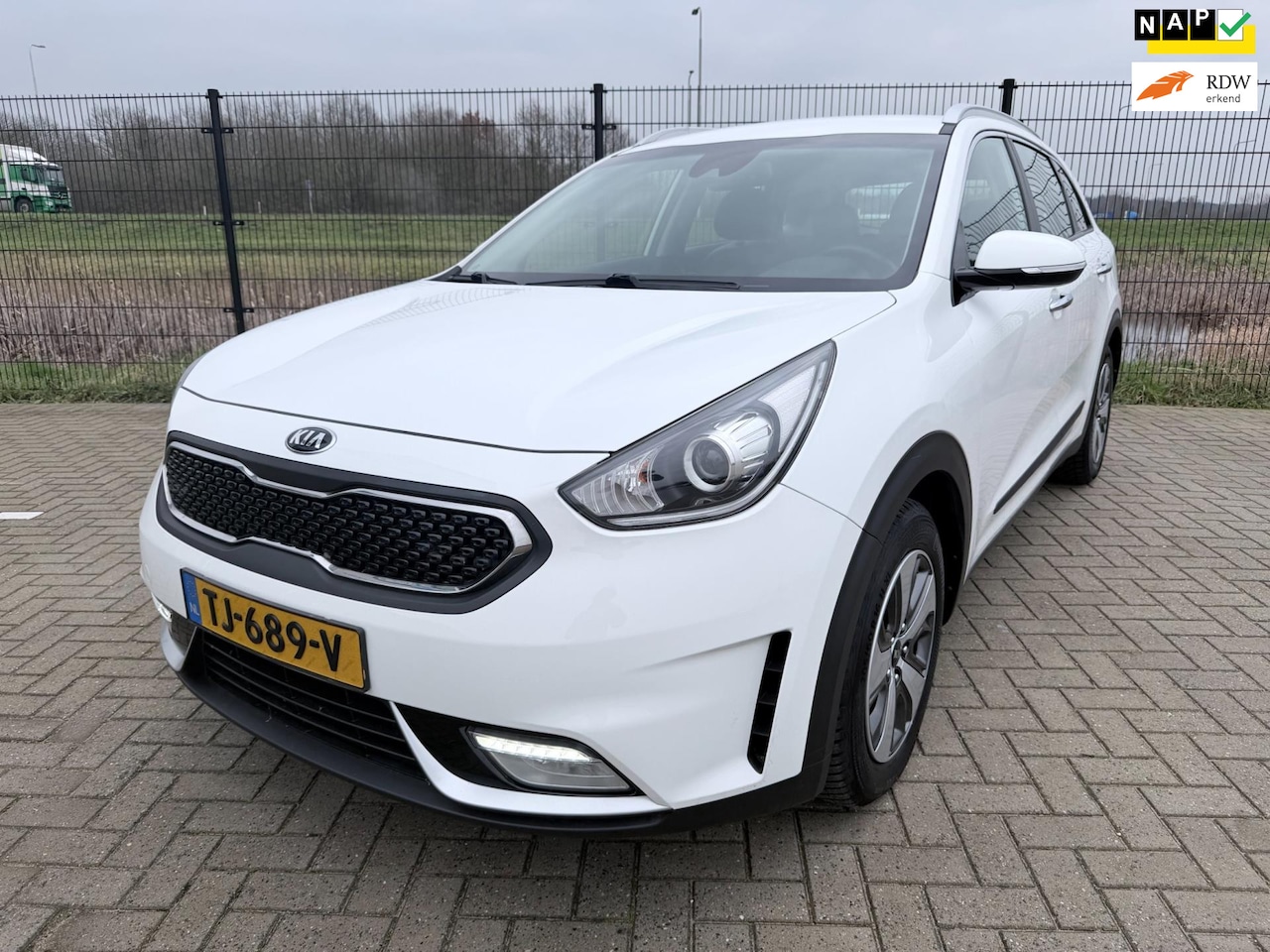 Kia Niro - 1.6 GDi Hybrid DynamicLine | 1ste eigenaar |Camera | PDC | Carplay | Cruise Control - AutoWereld.nl