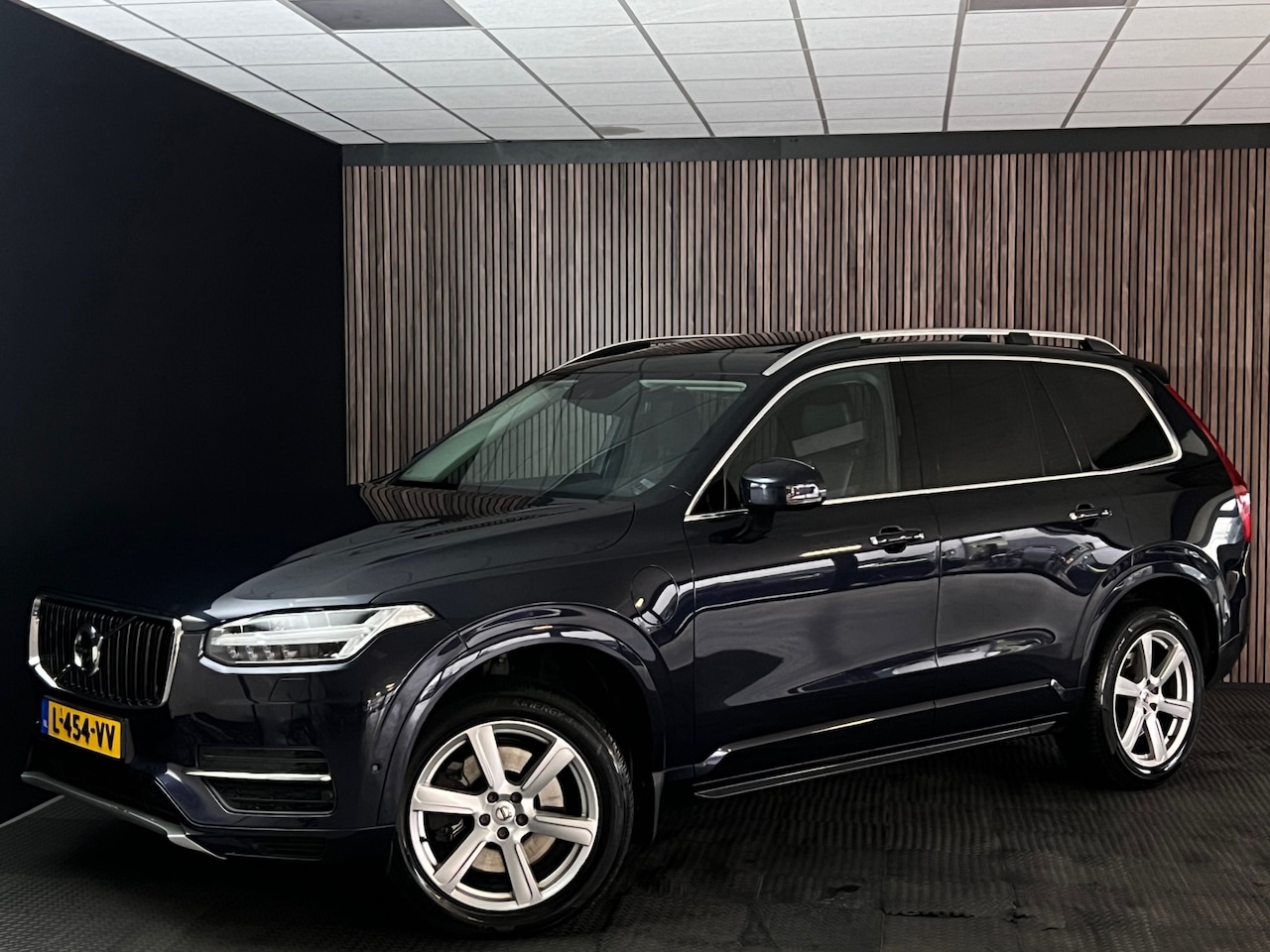 Volvo XC90 - 2.0 T8 Twin Engine AWD PANORAMADAK/LEDEREN BEKLEDING/360 CAMERA/STOELVERWARMING/DODEHOEK A - AutoWereld.nl