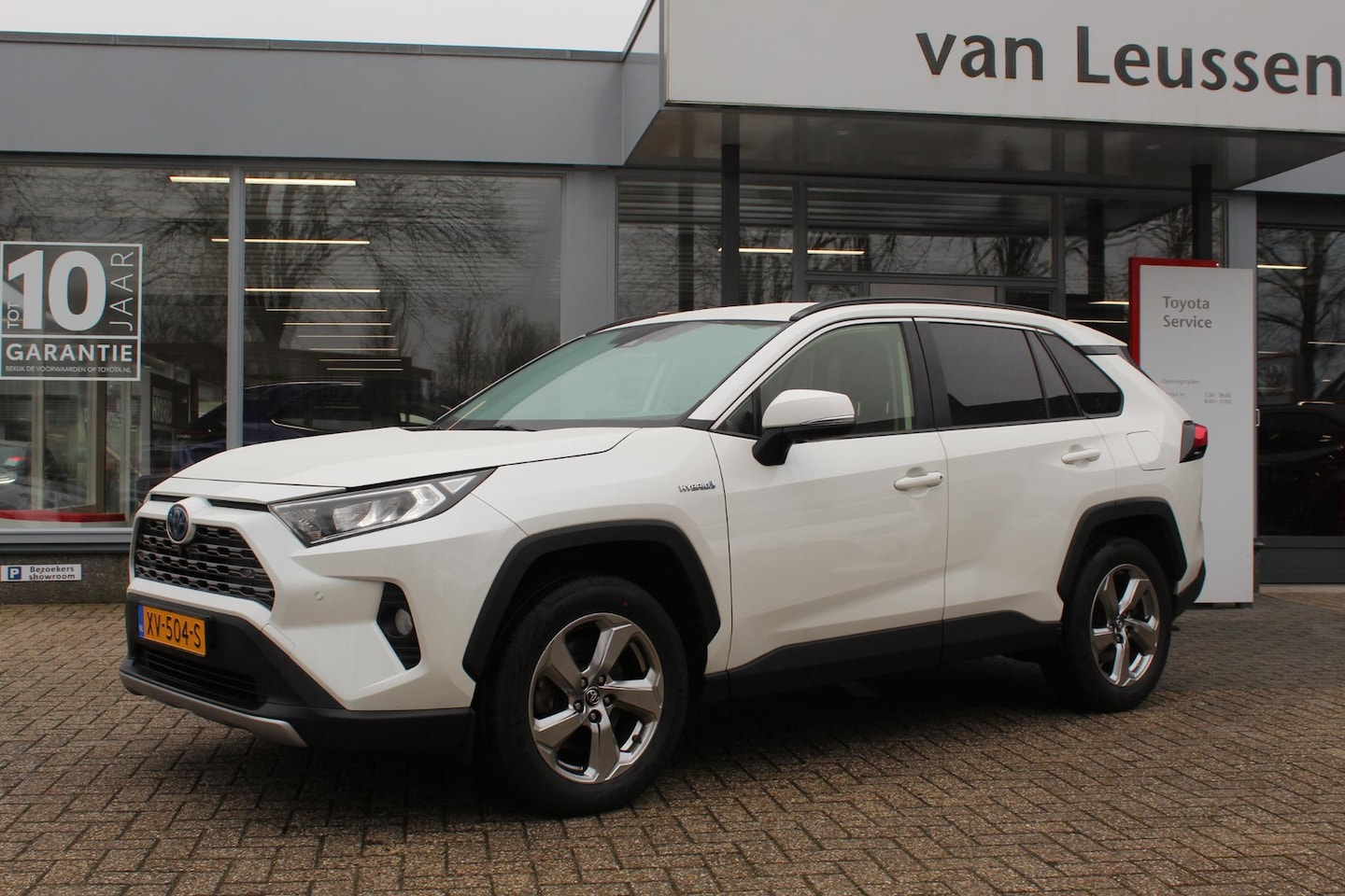 Toyota RAV4 - 2.5 Hybrid Style DODEHOEKDETECTIE EL-A.KLEP LED DAB 360 CAMERA TREKHAAK KEYLESS - AutoWereld.nl