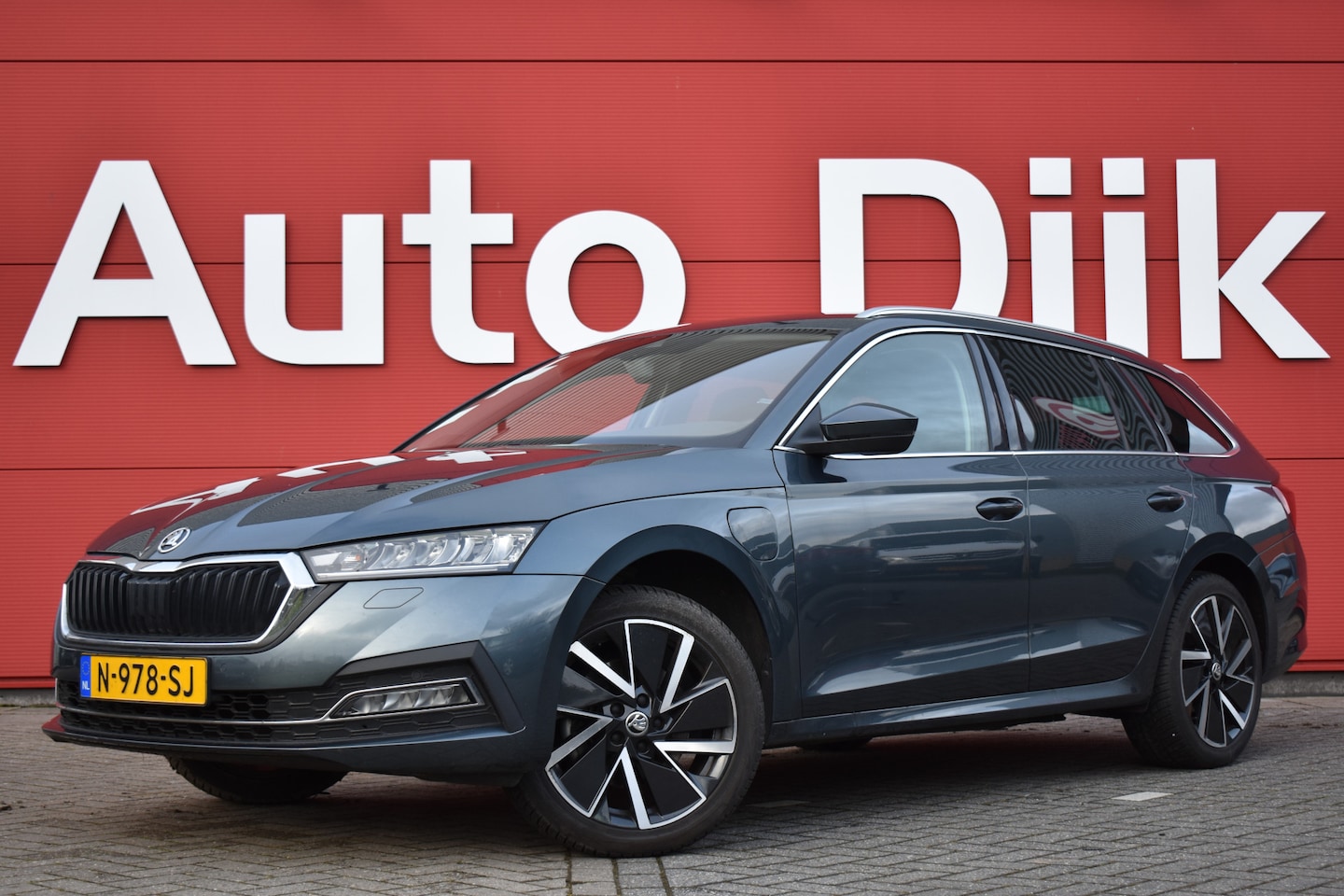 Skoda Octavia Combi - 1.4 TSI iV PHEV Business Edition Plus LED | Camera | Carplay | Adapt. Cruise | Keyless | D - AutoWereld.nl