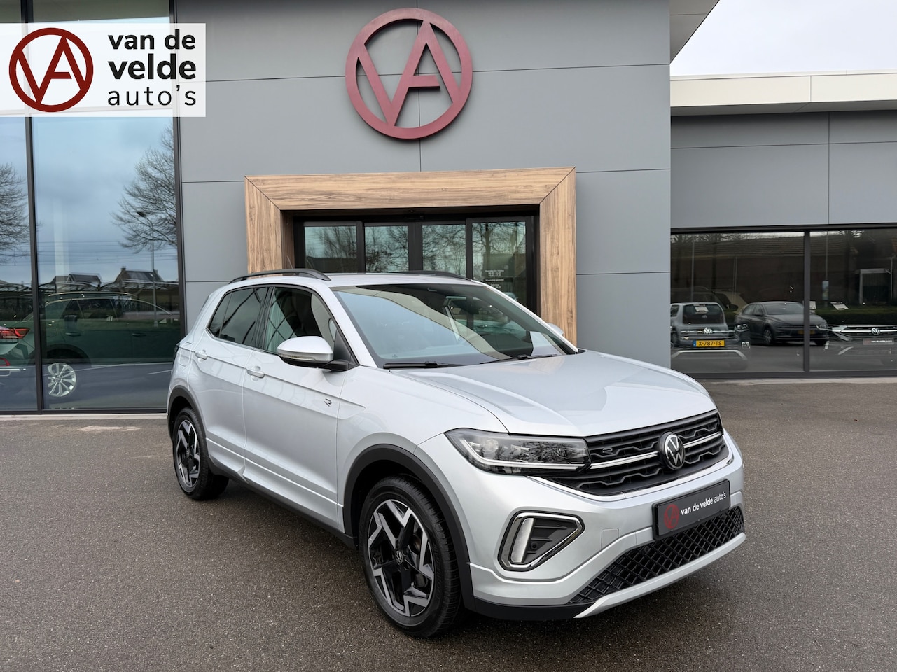 Volkswagen T-Cross - 1.5 TSI 150pk DSG R-Line | Camera | Trekhaak | Navi | IQ light | Rijklaar incl. garantie - AutoWereld.nl
