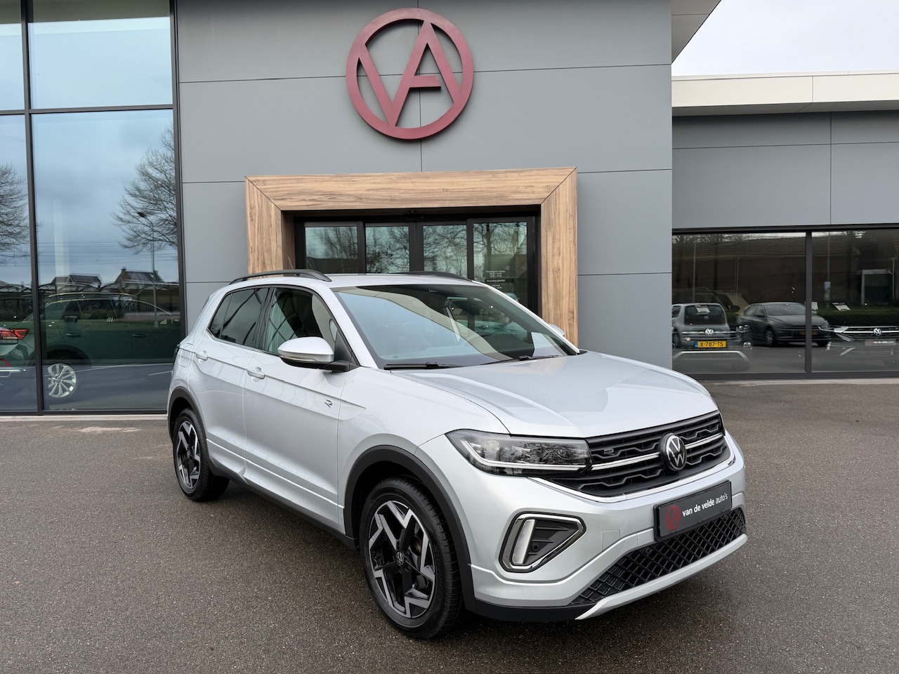 Volkswagen T-Cross - 1.5 TSI 150pk DSG R-Line | Camera | Trekhaak | Navi | IQ light | Rijklaar incl. garantie - AutoWereld.nl