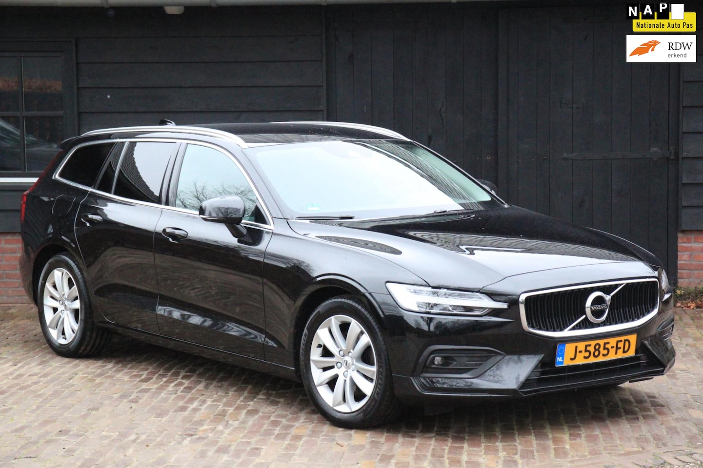 Volvo V60 - 2.0 B3 Business Pro Navigatie/Parkeersensor/Adaptive/Lane Assist/64000km - AutoWereld.nl
