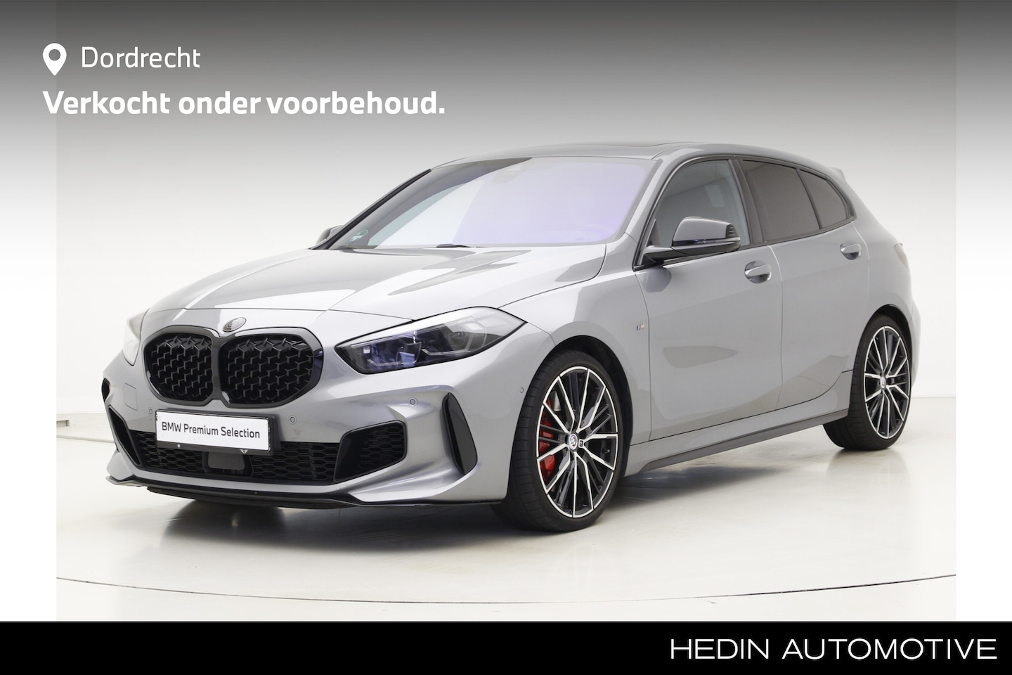 BMW 1-serie - M135i xDrive | 19" | Panorama | Harman Kardon | Camera | Leder | Head-Up | El. Stoelen met - AutoWereld.nl
