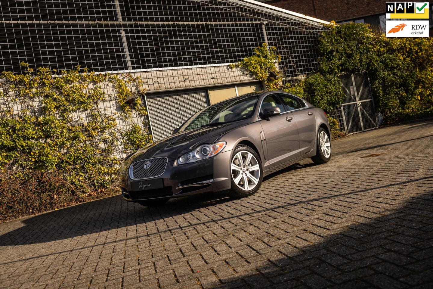 Jaguar XF - 4.2 V8 Premium Luxury (298pk) Lage KM | Orig NL - AutoWereld.nl