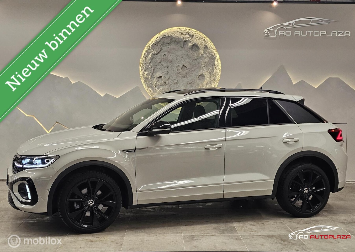 Volkswagen T-Roc - 1.5 TSI R-Line Panorama/Keyless/Black Style/Ascot grey - AutoWereld.nl