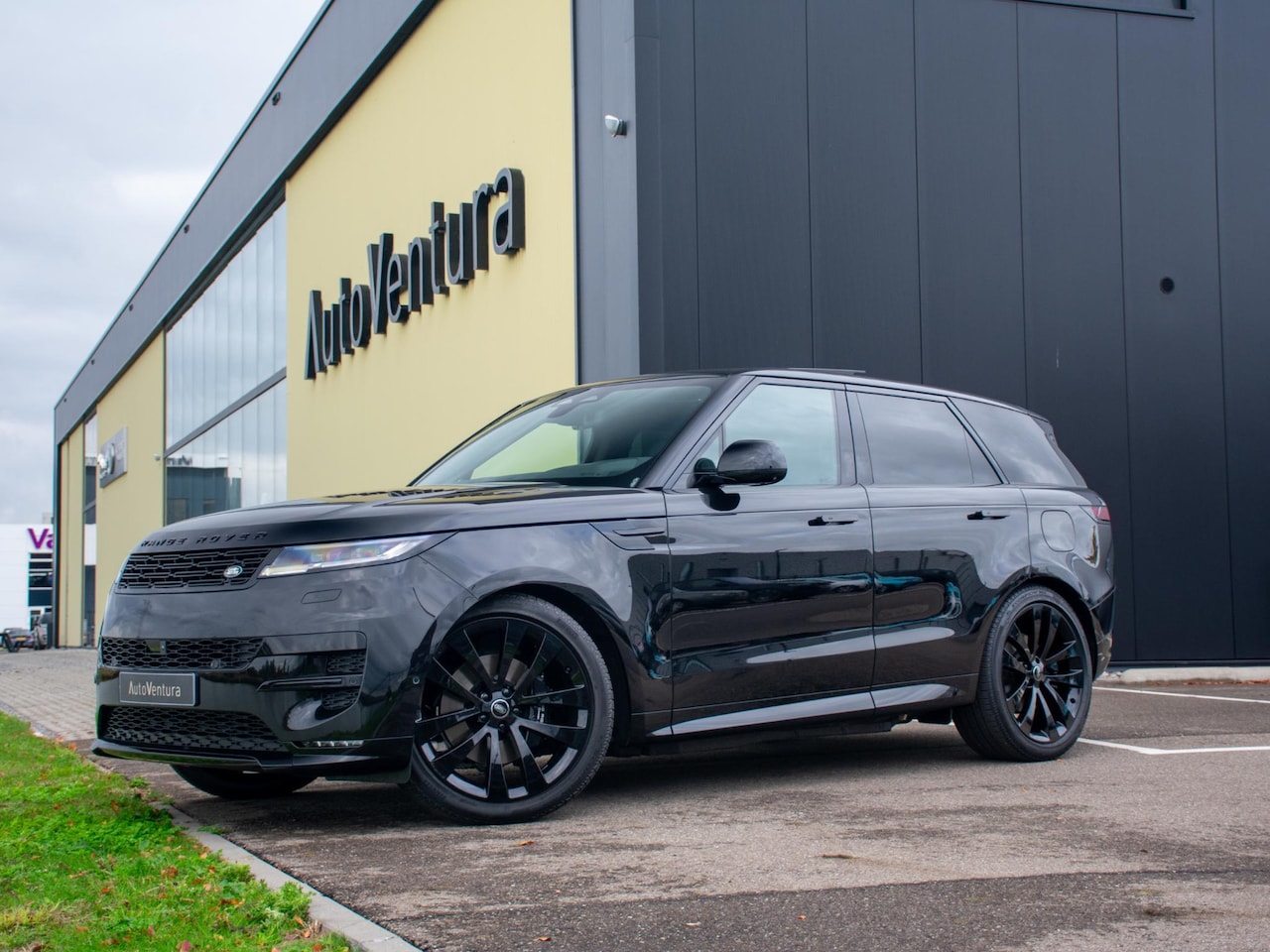 Land Rover Range Rover Sport - 3.0 P460e Dynamic SE PHEV Facelift! l Black Pack l Schuif- /kantel Pano l Stoelkoeling l A - AutoWereld.nl