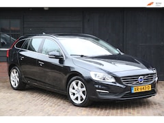 Volvo V60 - 2.0 D3 Momentum 5 Cilinder/Elek-Dak/Parkeersensor/Navigatie