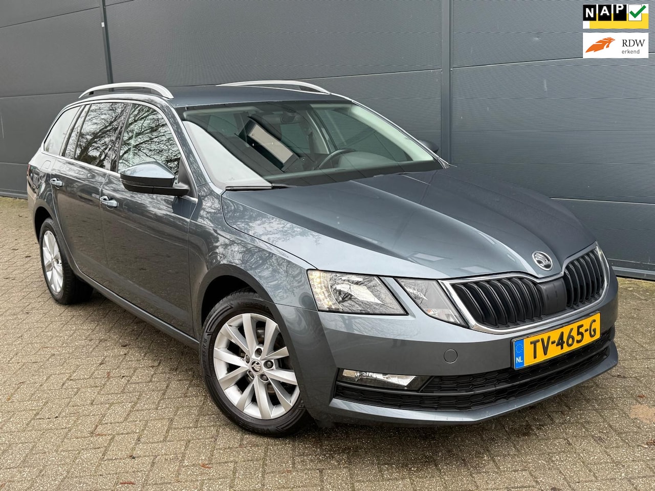 Skoda Octavia Combi - 1.0 TSI Business/Automaat/ carplay/Navi/Airco/parkeer sensoren - AutoWereld.nl