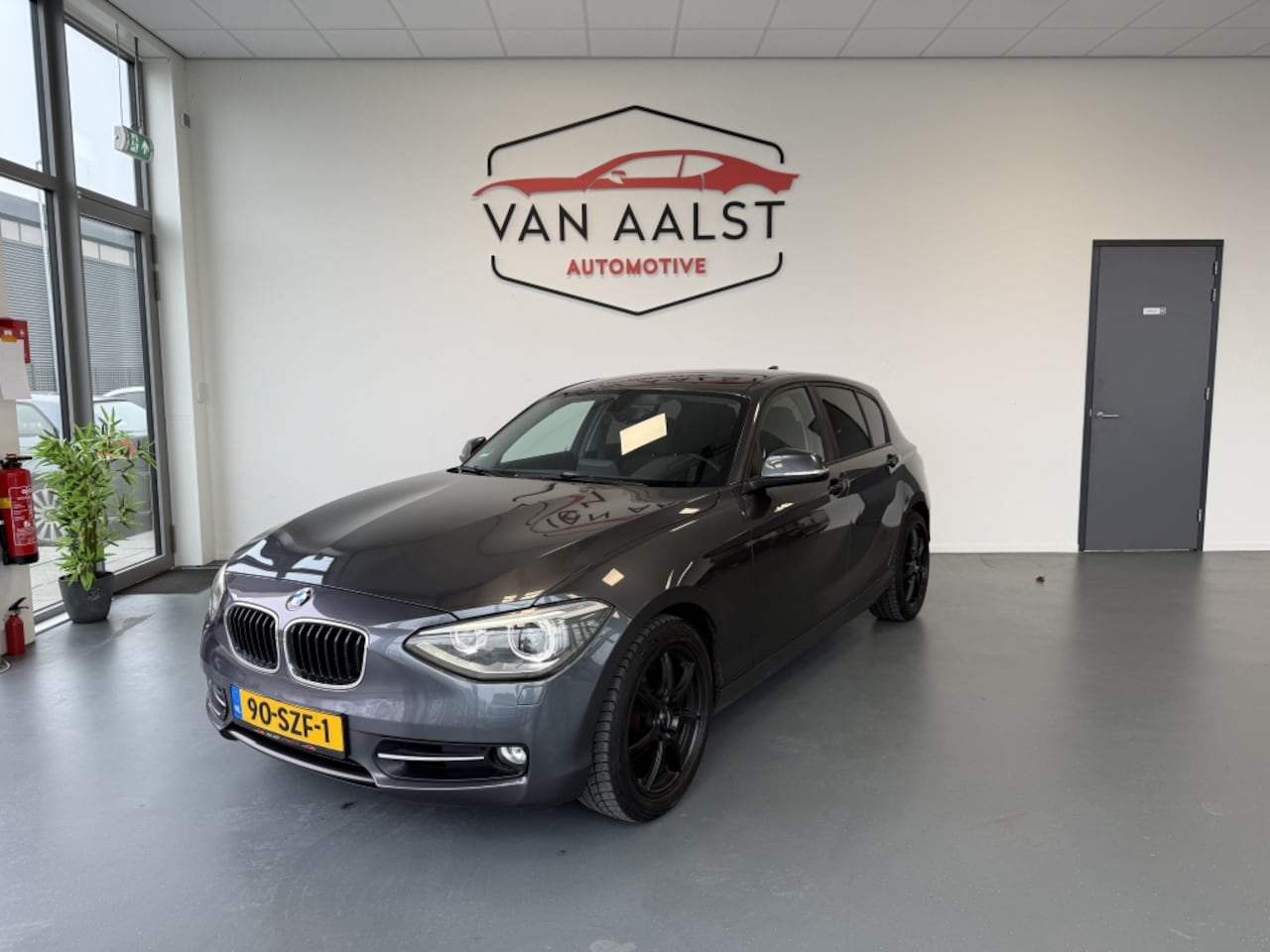 BMW 1-serie - 118i Business Sport-Line/ Navi/ Airco/ Cruise - AutoWereld.nl