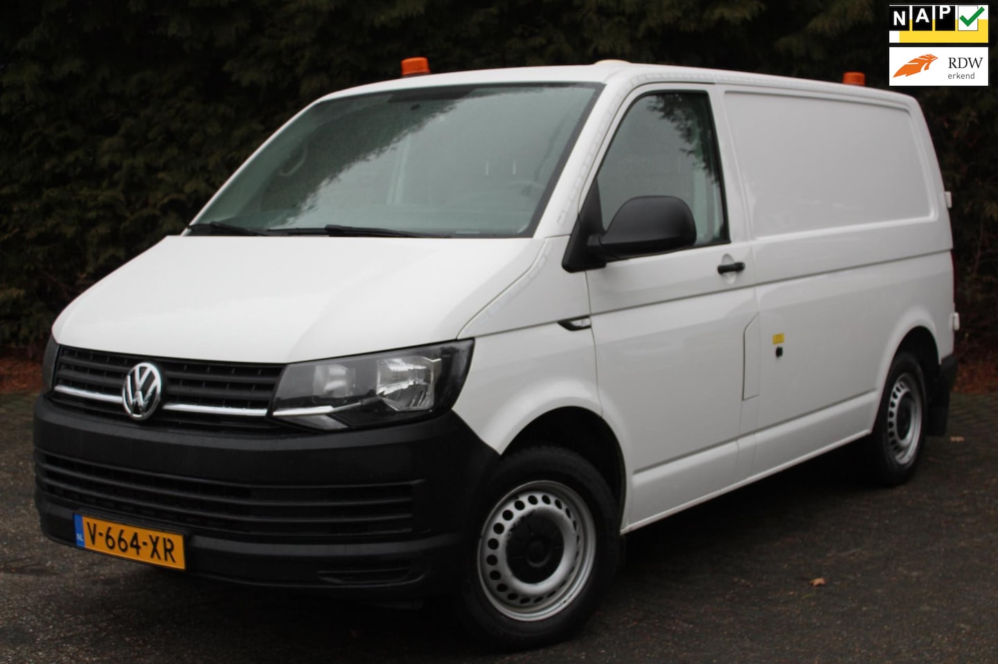 Volkswagen Transporter - 2.0 TDI L1H1 102PK | Airco | Cruise Control | Volledige inrichting! | 1e Eigenaar - AutoWereld.nl