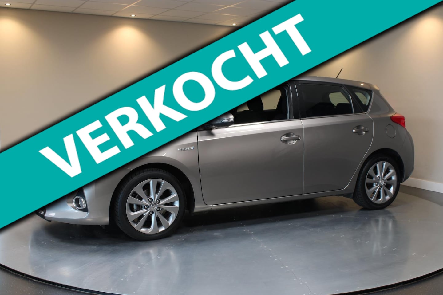 Toyota Auris - 1.8 Hybrid Dynamic *1ste Eigenaar/Dealer OH!* Automaat|Camera|Cruise|Navi - AutoWereld.nl
