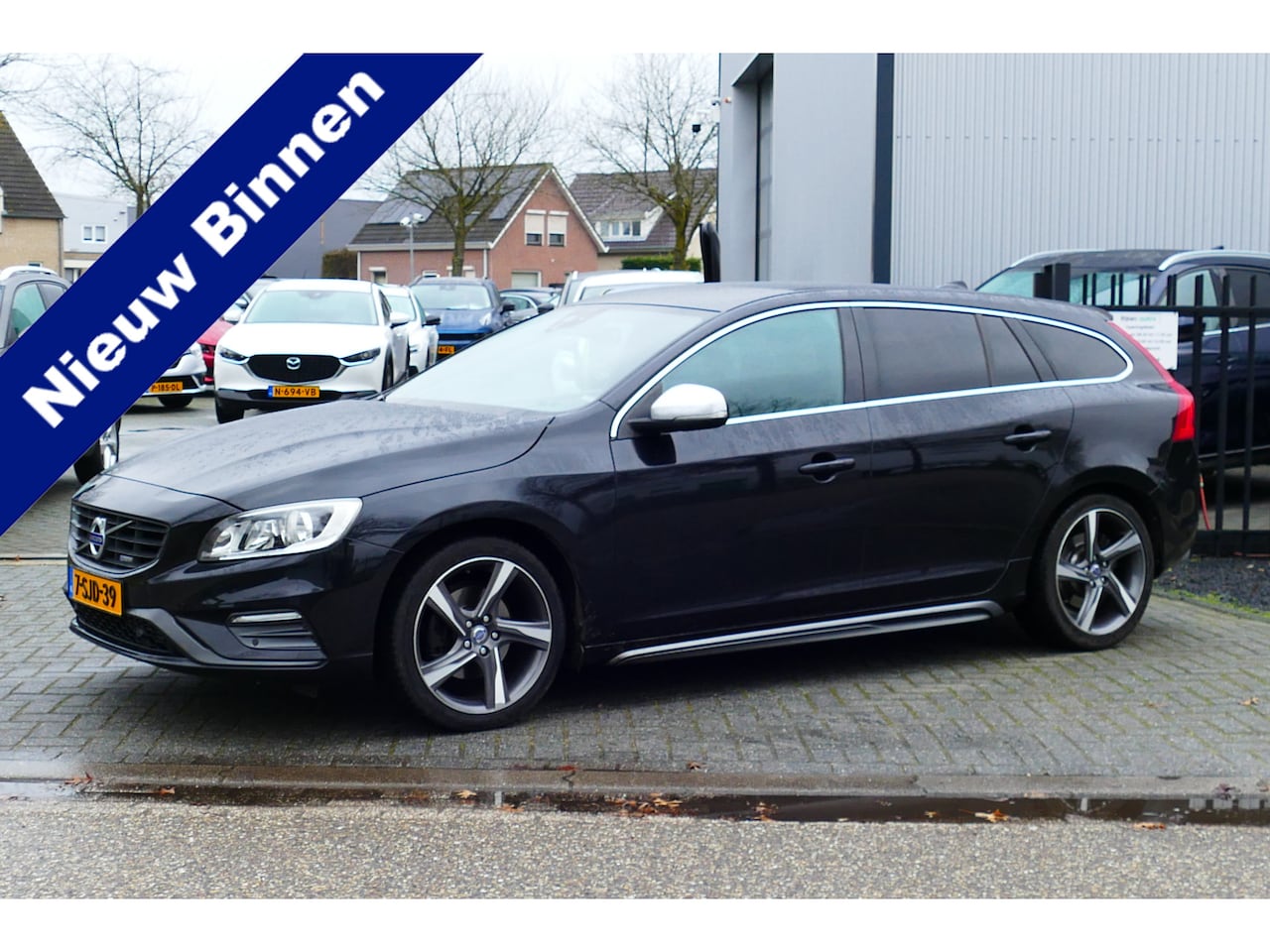 Volvo V60 - 1.6 T3 R-Design. Half Leer, StoelVerw, Navi, 18"LMV, PDC V+A, Haak 1600kg - AutoWereld.nl