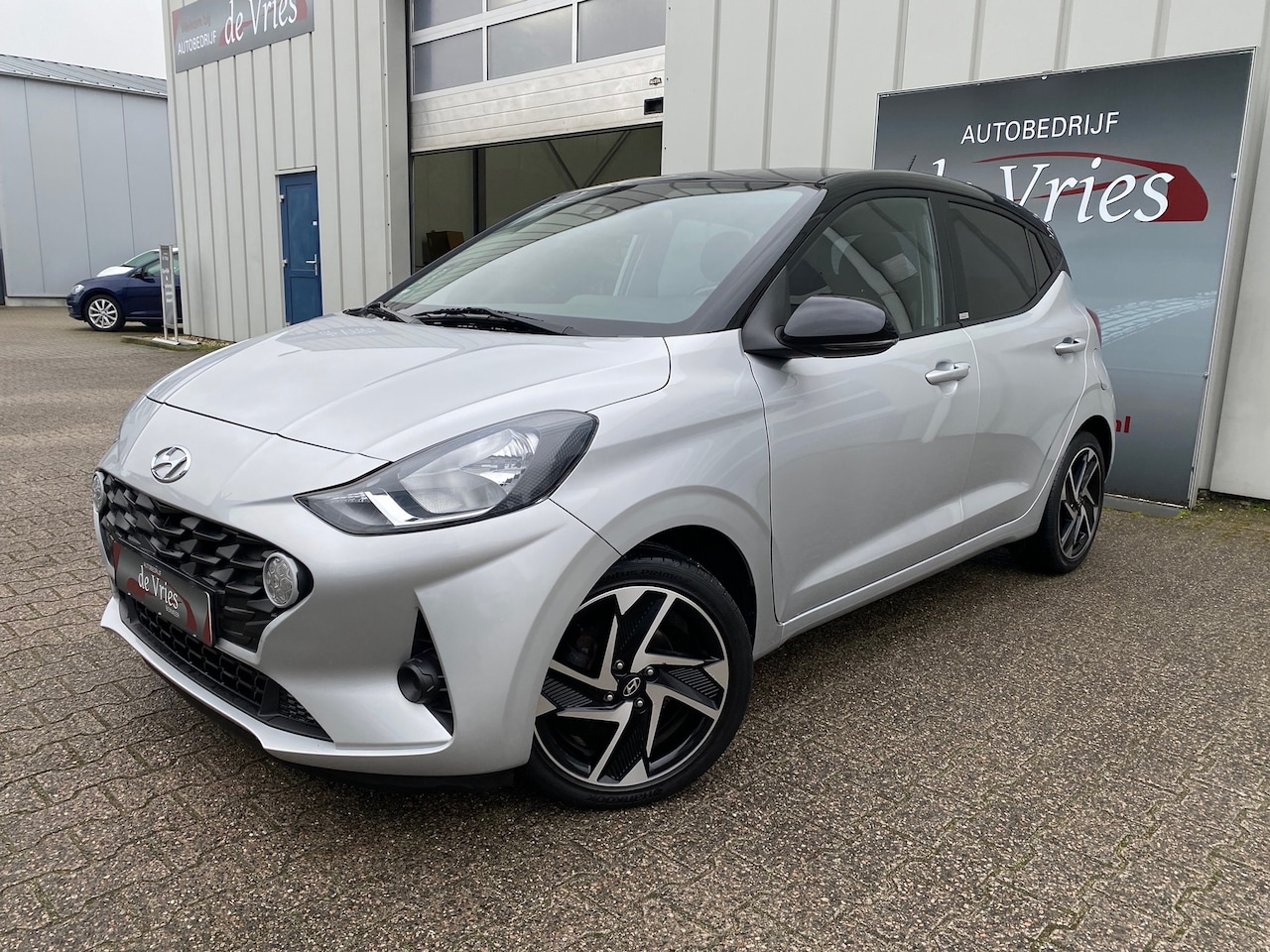 Hyundai i10 - 1.2 MPI 85PK / Clima / Navi / Cruise / Carplay / Stuur en stoelverw. / Camera / PDC / LMV - AutoWereld.nl