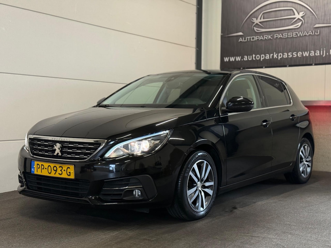 Peugeot 308 - 1.2 PureTech Allure Pano, Cruise Control, Apple Carplay, LED, NAP, Massagestoel, Lane-Assi - AutoWereld.nl