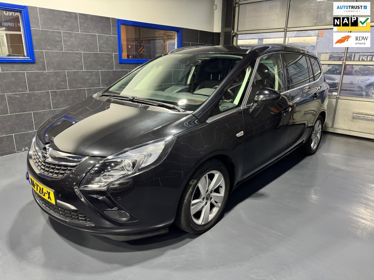 Opel Zafira Tourer - 1.4 Blitz - Navigatie - Leer - Camera - Bleutooth - Trekhaak - Airco - NAP - AutoWereld.nl