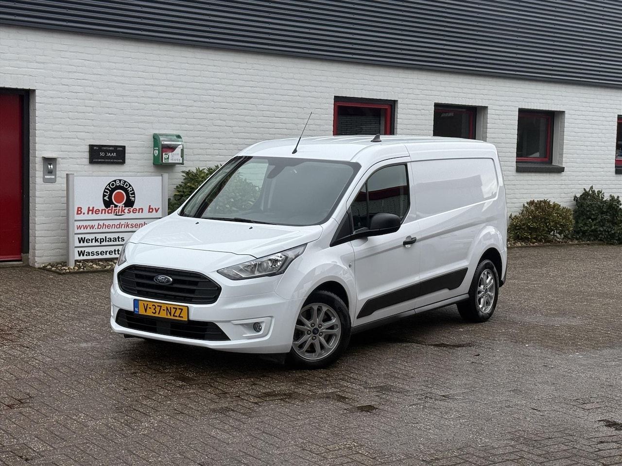 Ford Transit Connect - L2 1.5 EcoBlue 100pk Aut Trend/ All season banden/ Trekhaak/ Camera achter/ Stoelverwarmin - AutoWereld.nl