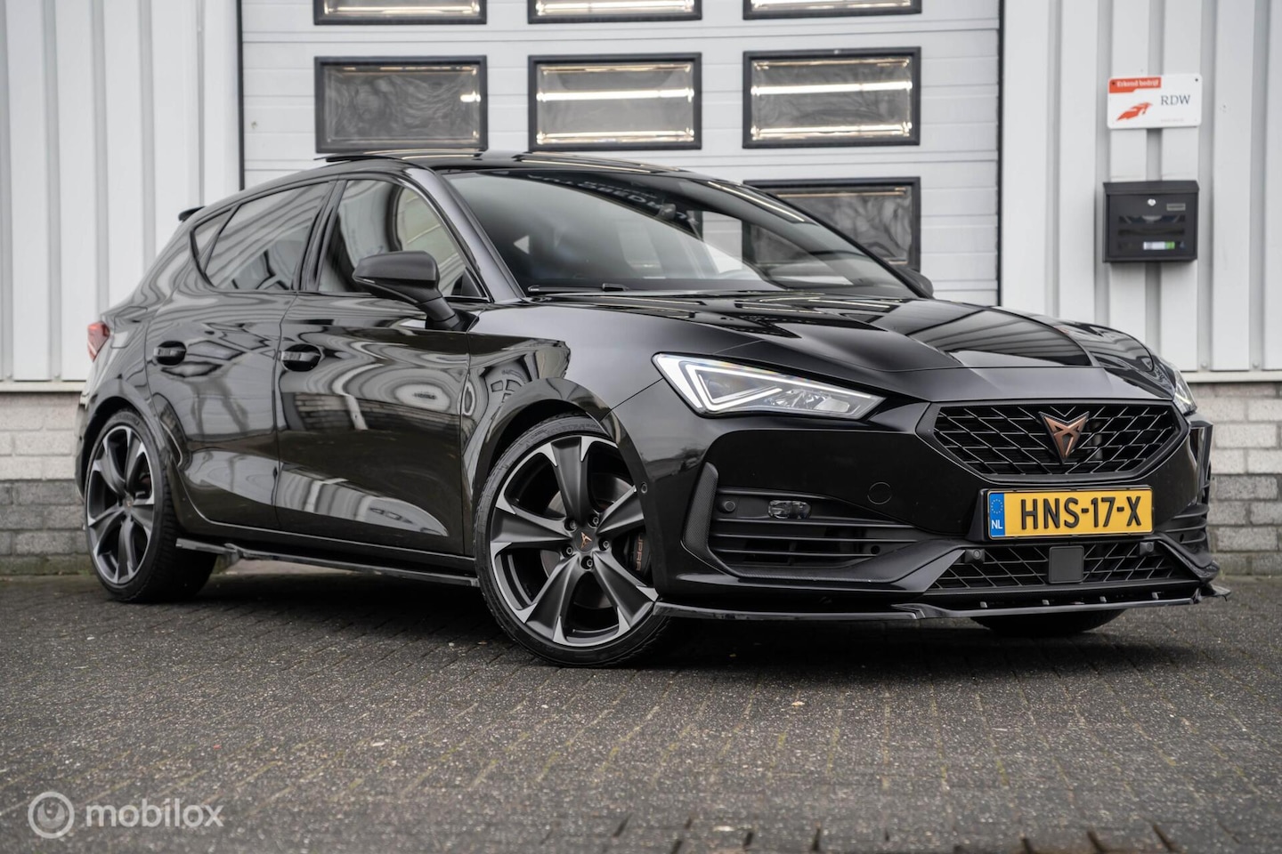 CUPRA Leon - VZ 2.0 TSI 300PK MAXTON PANO SFEER BEATS EDITION - AutoWereld.nl
