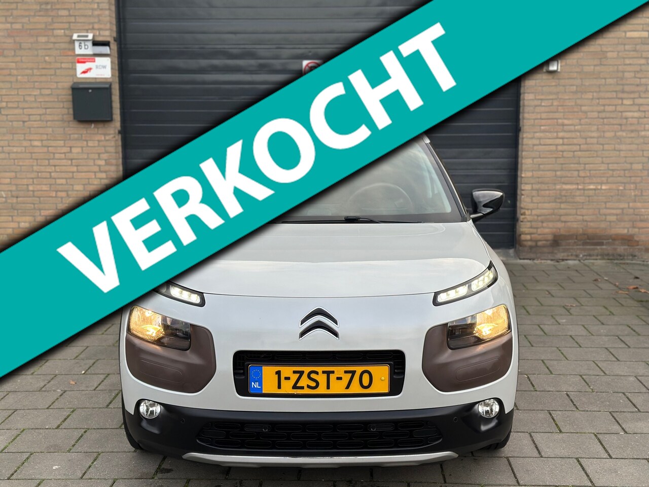Citroën C4 Cactus - 1.2 PureTech Shine Clima Cruise Control Parkeersensoren Camera - AutoWereld.nl