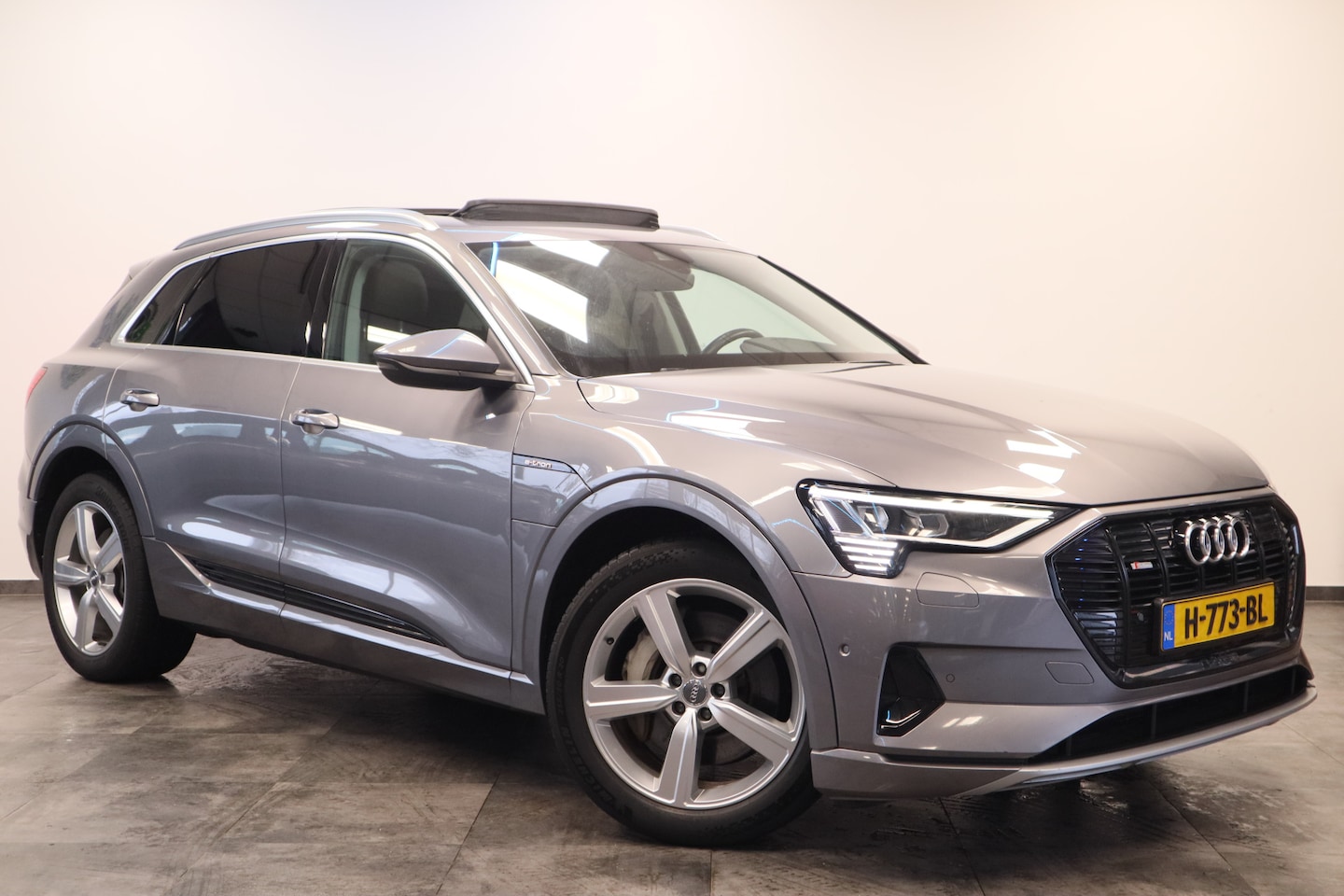 Audi e-tron - e-tron 50 quattro Launch edition plus 71 kWh Memory Keyless Go/Start ACC ECC Carplay - AutoWereld.nl