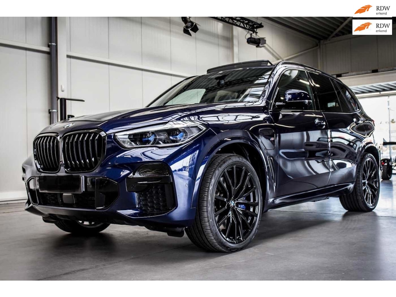 BMW X5 - XDrive45e M-Sport, M-Stoelen, SkyLounge, Ventilatie & Massage, Carbon - AutoWereld.nl