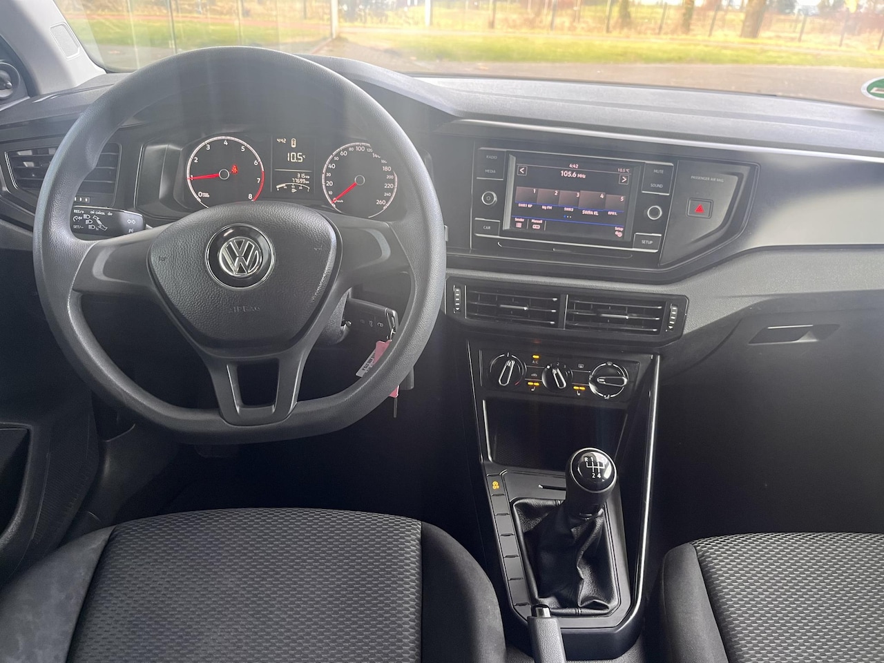Volkswagen Polo - 1.0 MPI Comfortline STOELVERWARMING-AIRCO-17 INCH - AutoWereld.nl