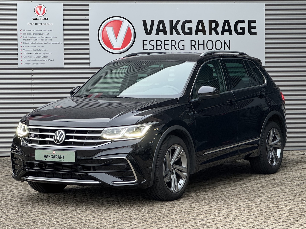 Volkswagen Tiguan - 1.5 TSI R-Line DSG,R-LINE,NAV/CAM,TREKHAAK,STANDKACHEL - AutoWereld.nl
