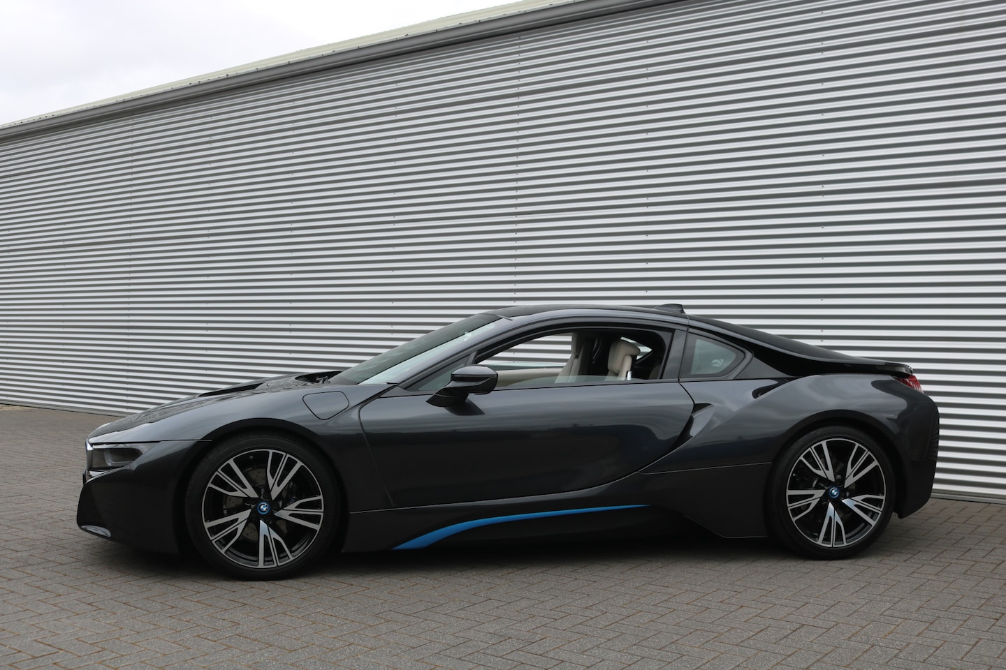 BMW i8 - 1.5 Hybrid 362PK First Edition (46.892Km! NAP! Orig NL Auto! Dealer Onderhouden! Zeer nett - AutoWereld.nl