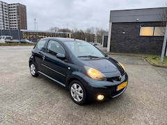 Toyota Aygo - 1.0-12V Aspiration Red Navigator