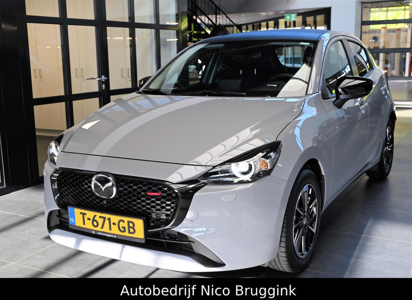 Mazda 2 - e-SkyActiv-G 90 6MT Homura Aka met DA pack *Trekhaak* *Dealeronderhouden* *All-in prijs* - AutoWereld.nl