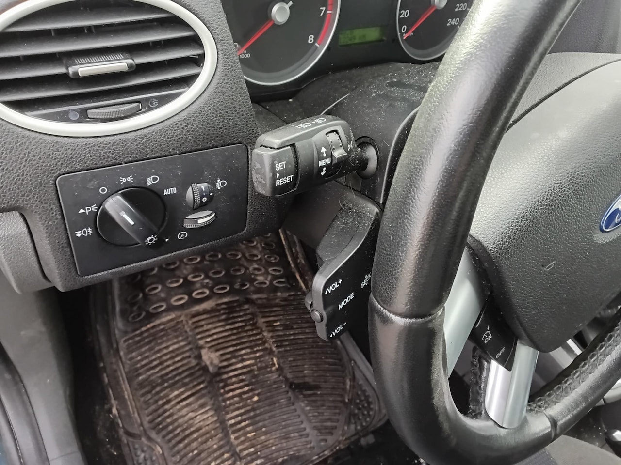 Ford Focus - 1.6-16V Futura 1.6-16V Futura