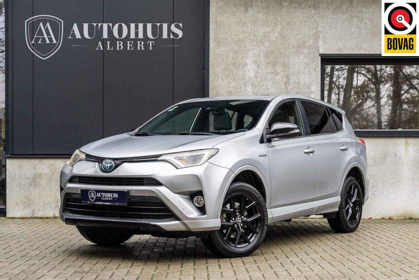 Toyota RAV4 - 2.5 Hybrid Black Edition 1e eig Trekhaak Panorama - AutoWereld.nl