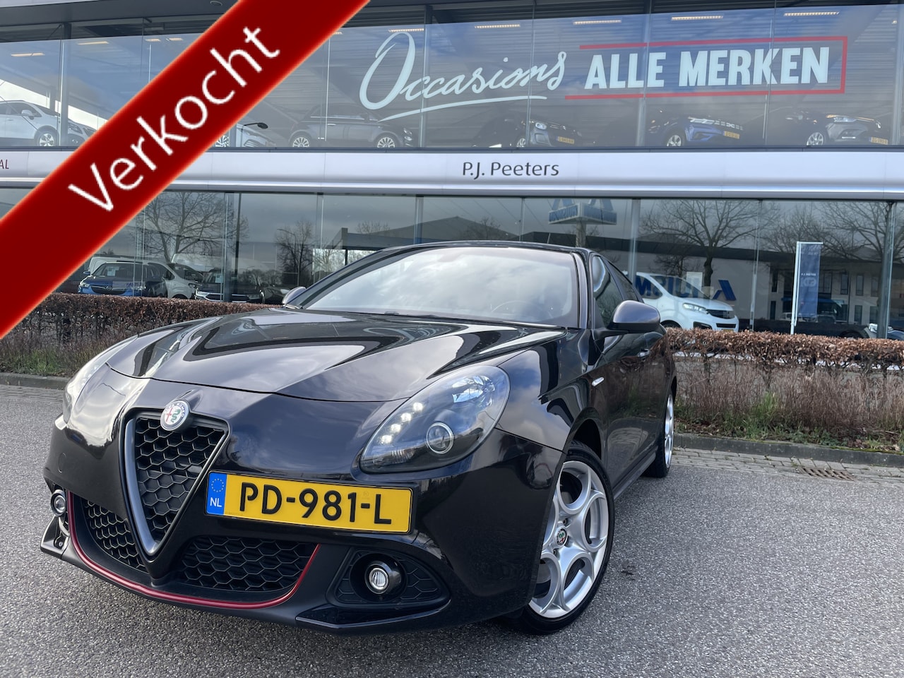 Alfa Romeo Giulietta - 1.4 Turbo MultiAir Super Automaat Airco - Cruise control - Parkeersensoren voor en achter - AutoWereld.nl