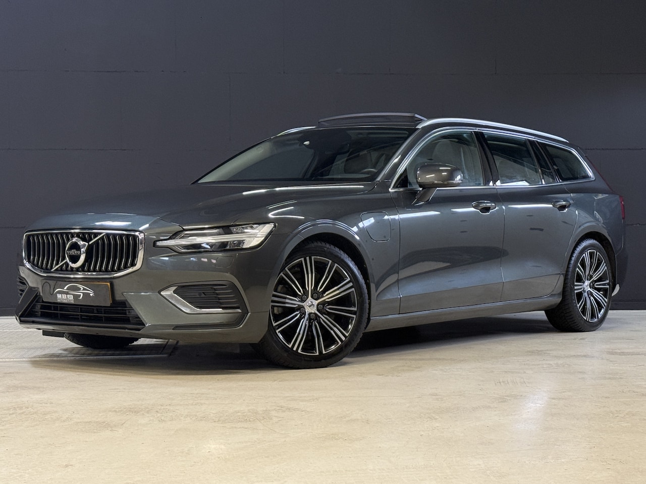 Volvo V60 - 2.0 T6 Recharge AWD Inscription | Panoramadak | Stoel/Stuurverwarming | Apple carplay | El - AutoWereld.nl