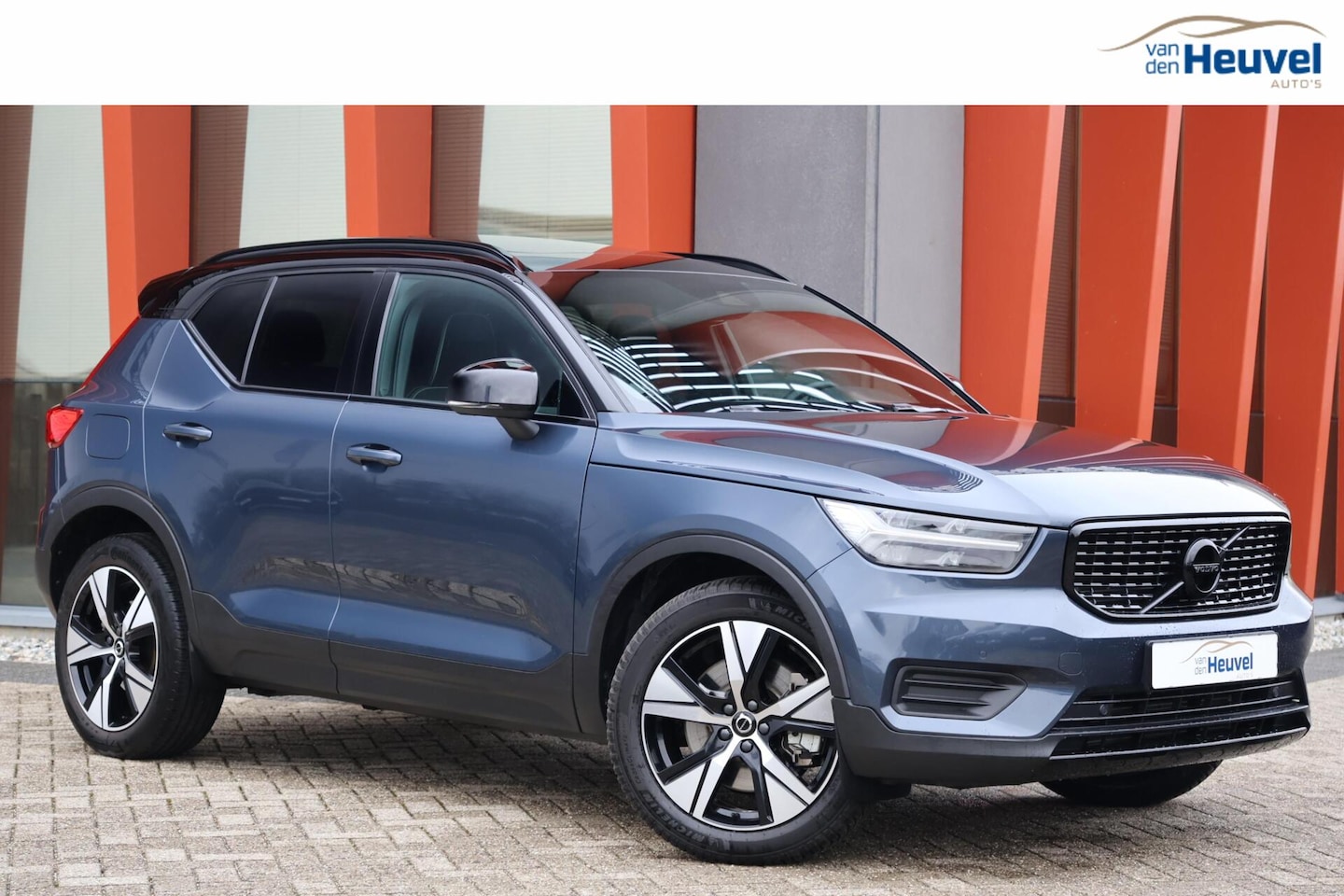 Volvo XC40 - T4 Recharge R-Design | Stoelverwarming | Trekhaak | Panoramadak | Parkeercamera | Glossy B - AutoWereld.nl